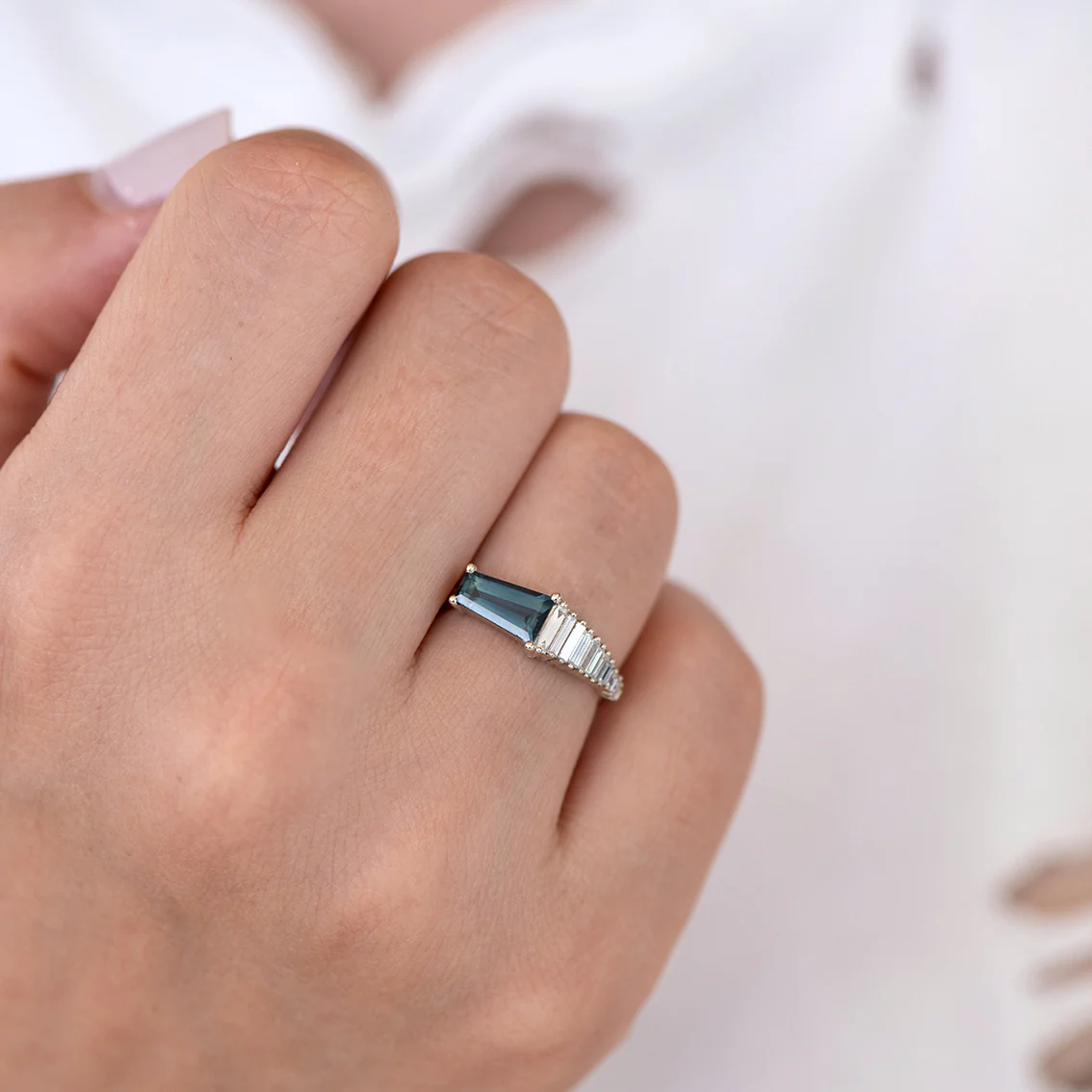 Art Deco Diamond and Sapphire Ring - Image 2