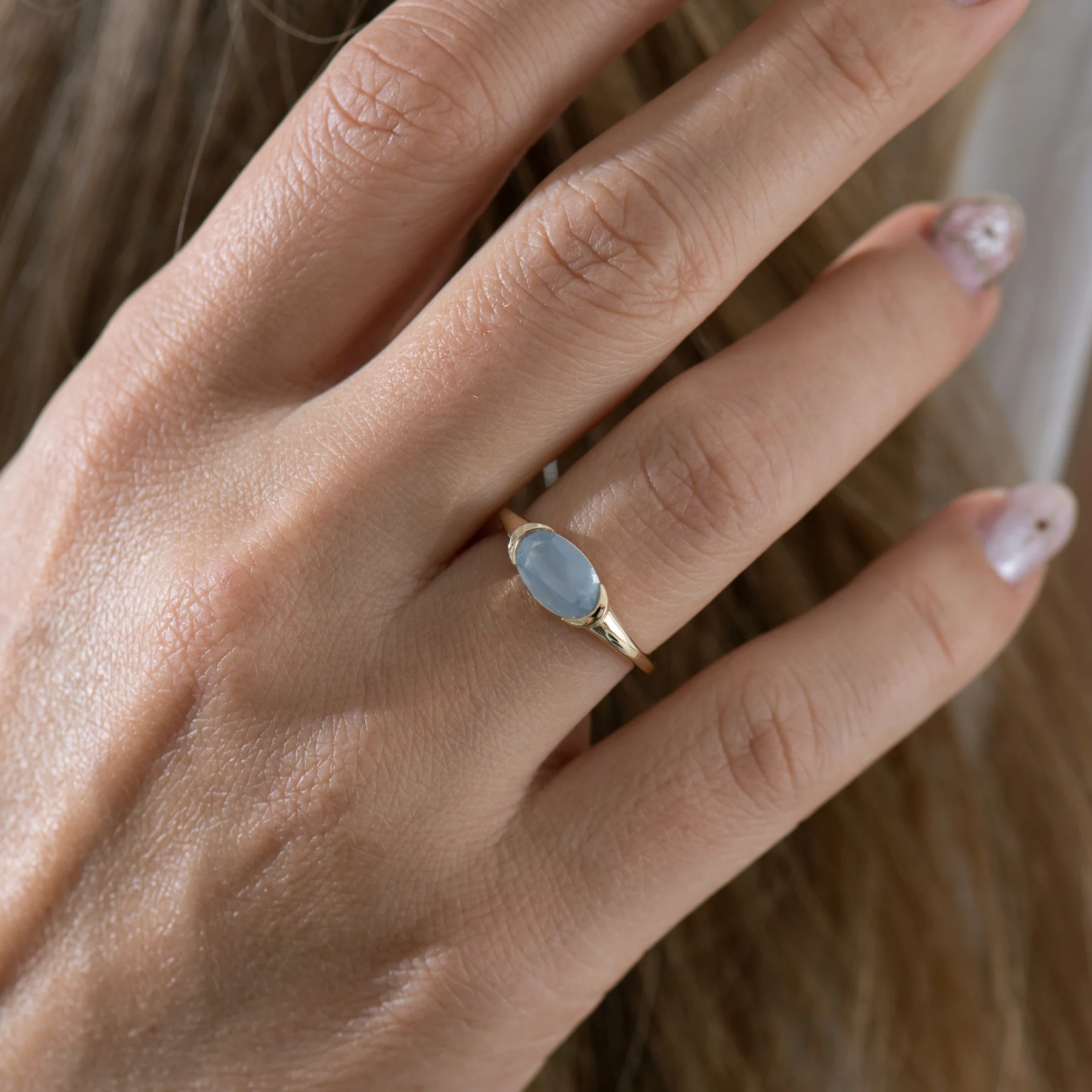 Blue Mist East-West Oval Milky Sapphire Ring - Image 5