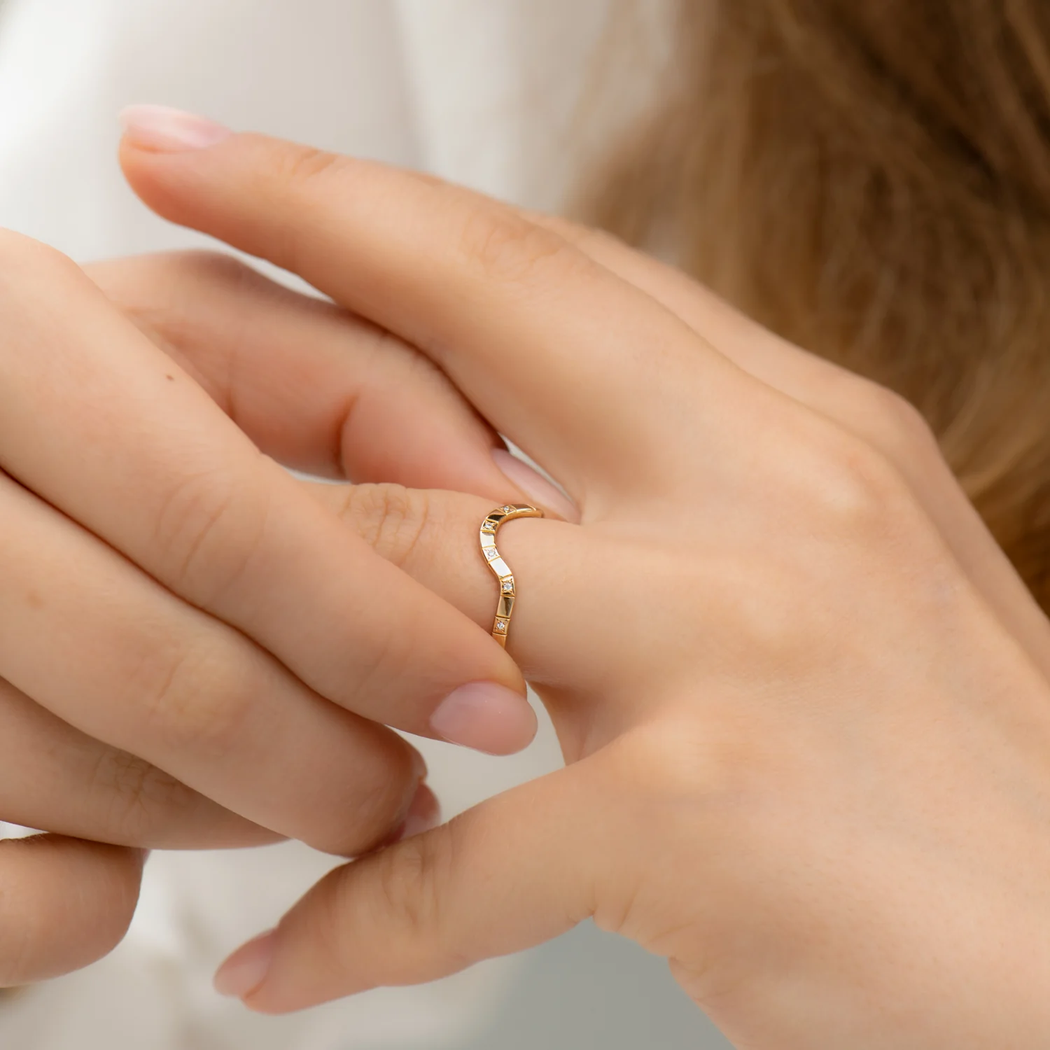 Curved Wedding Band with Brilliant Diamonds - Image 4