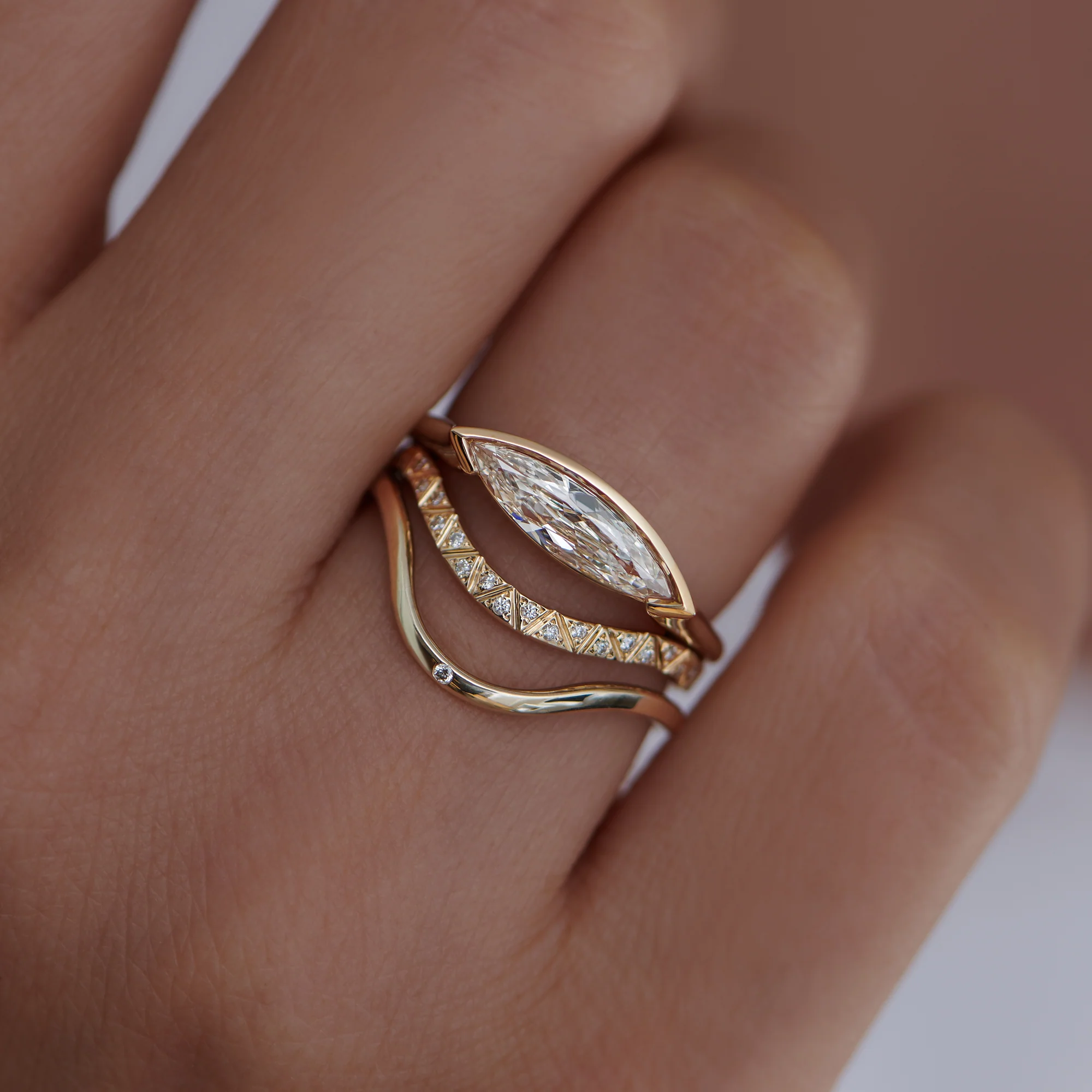Single Diamond Curved Wedding Ring - Image 3