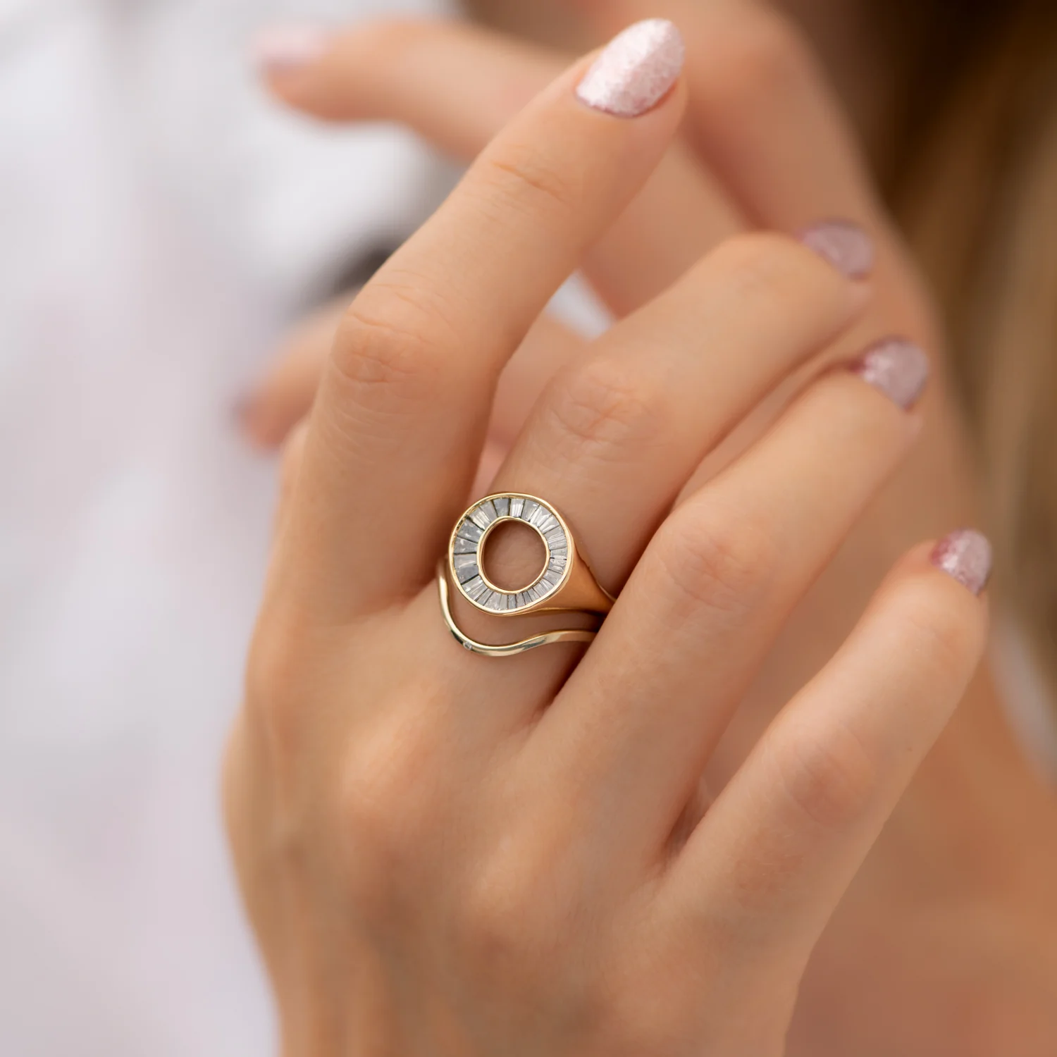 Single Diamond Curved Wedding Ring - Image 4
