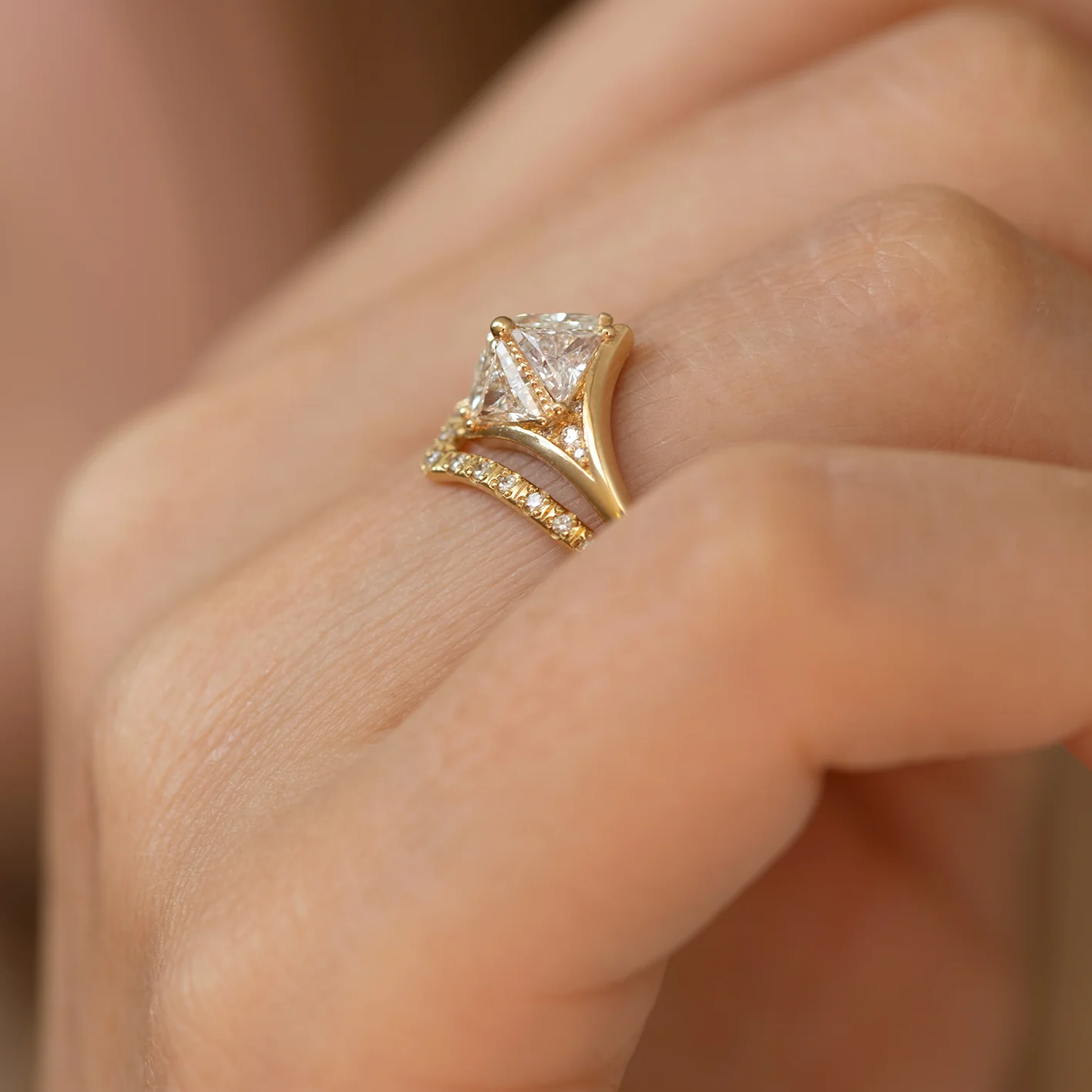 Detailed Star Engagement Ring with Triangle Diamonds - Image 8