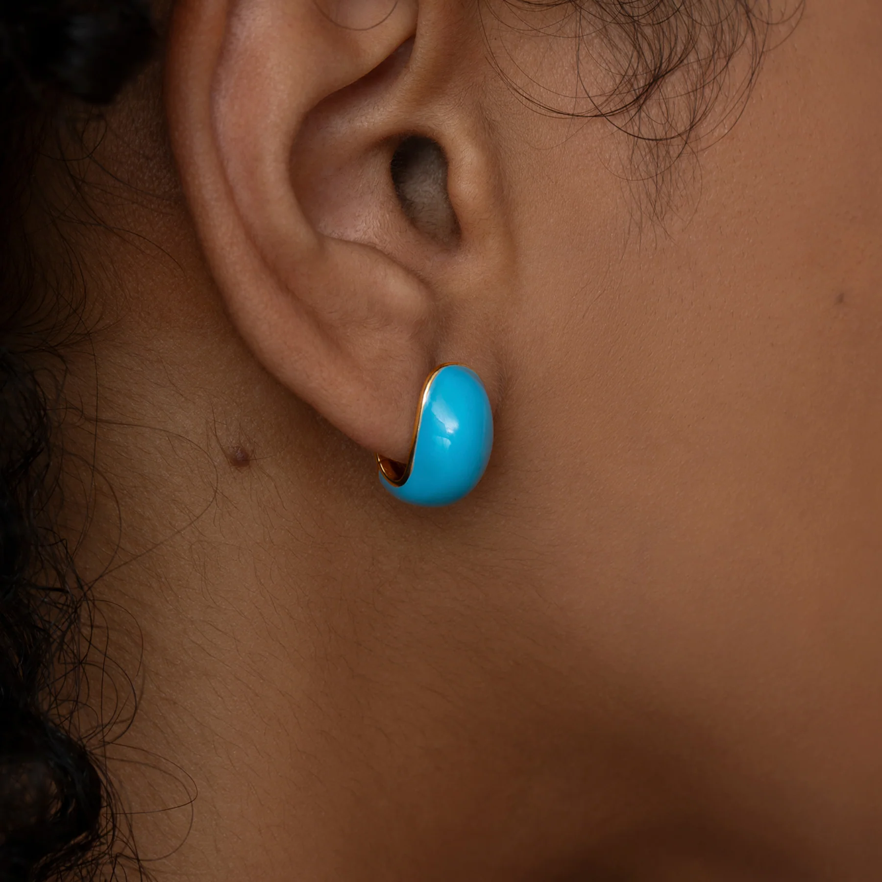 Enamel & 18K Gold Chunky Huggie Earring - Image 16