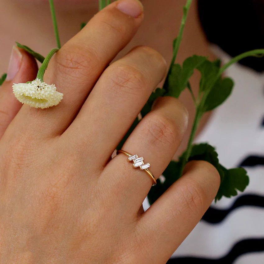 Four Baguette Cut Diamonds Set In A Tilted Composition - Vintage Ring - Image 3