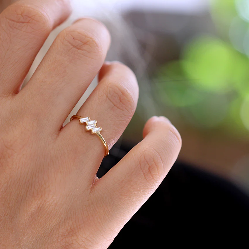 Four Baguette Cut Diamonds Set In A Tilted Composition - Vintage Ring - Image 4