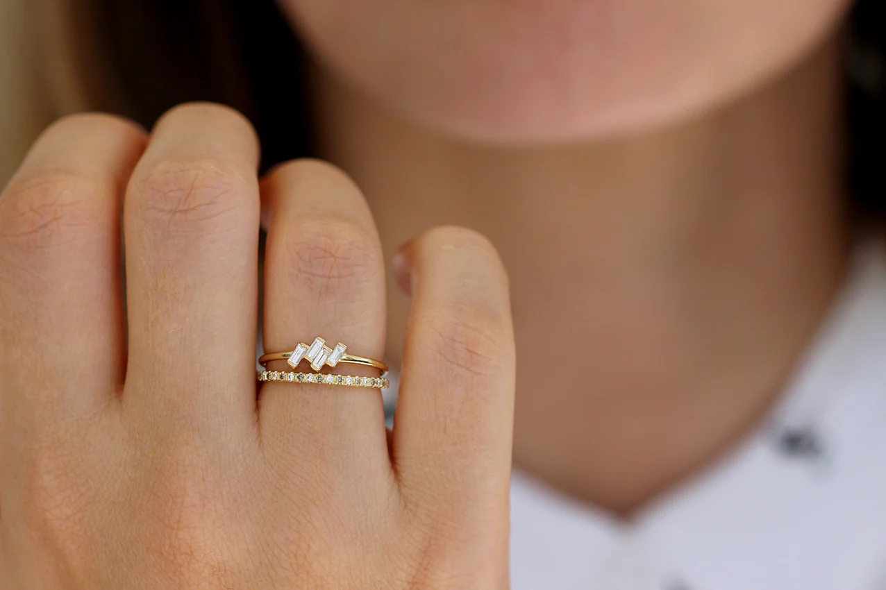 Four Baguette Cut Diamonds Set In A Tilted Composition - Vintage Ring - Image 7