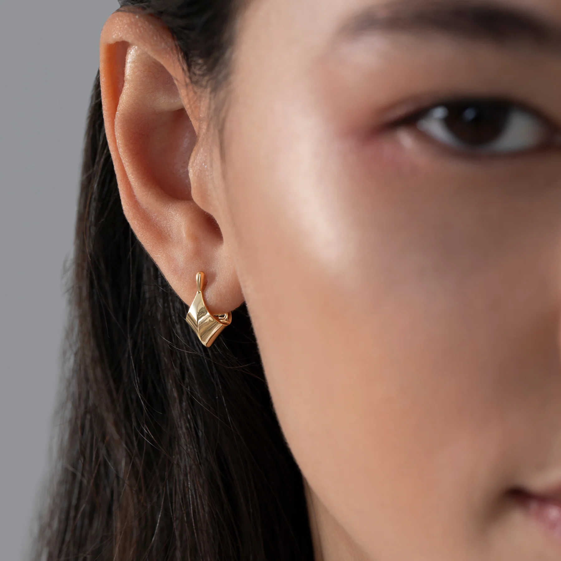 Gold Edgy Huggie Earrings - Image 7