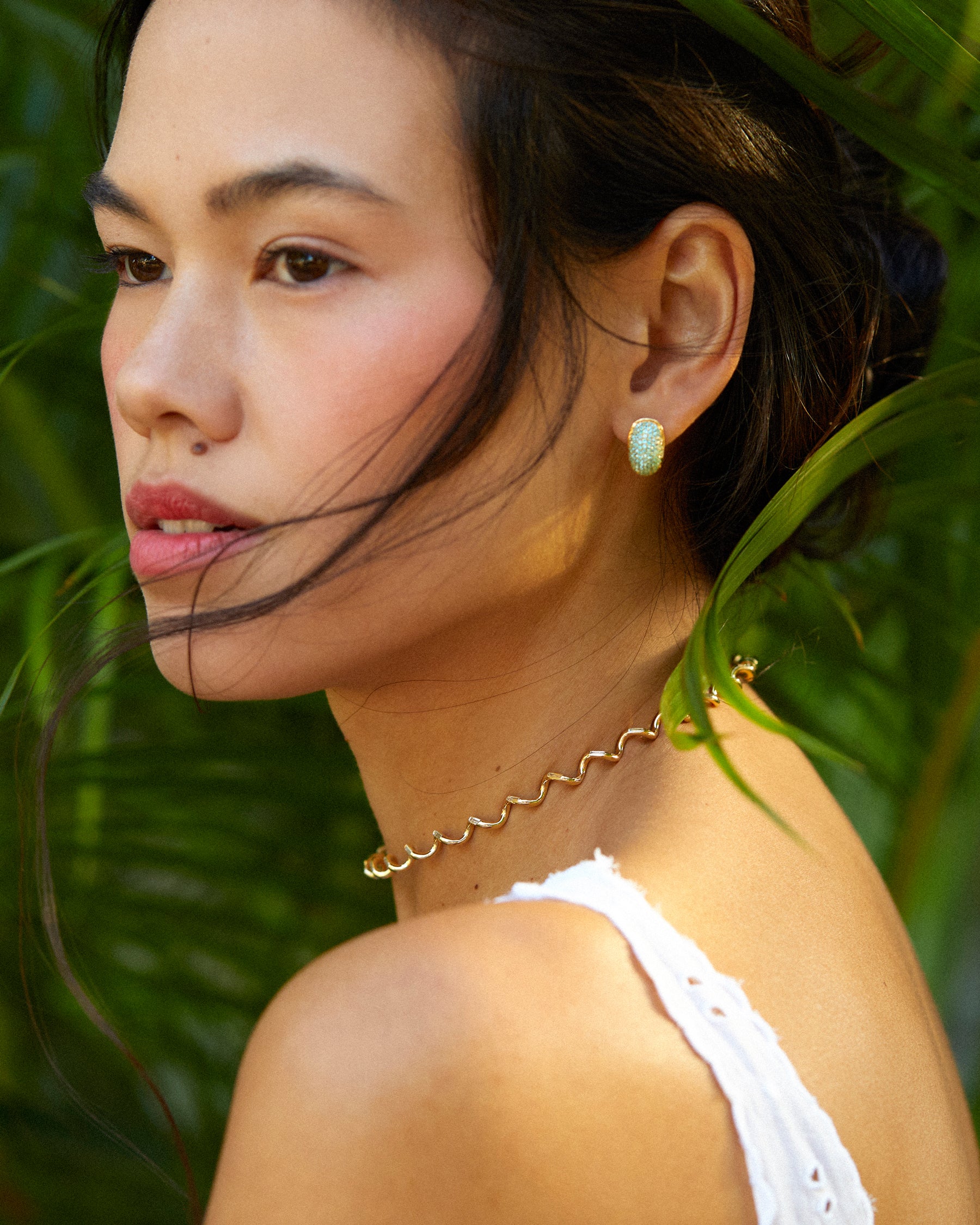 Helix Gold & Baguette Diamond Choker - Image 4