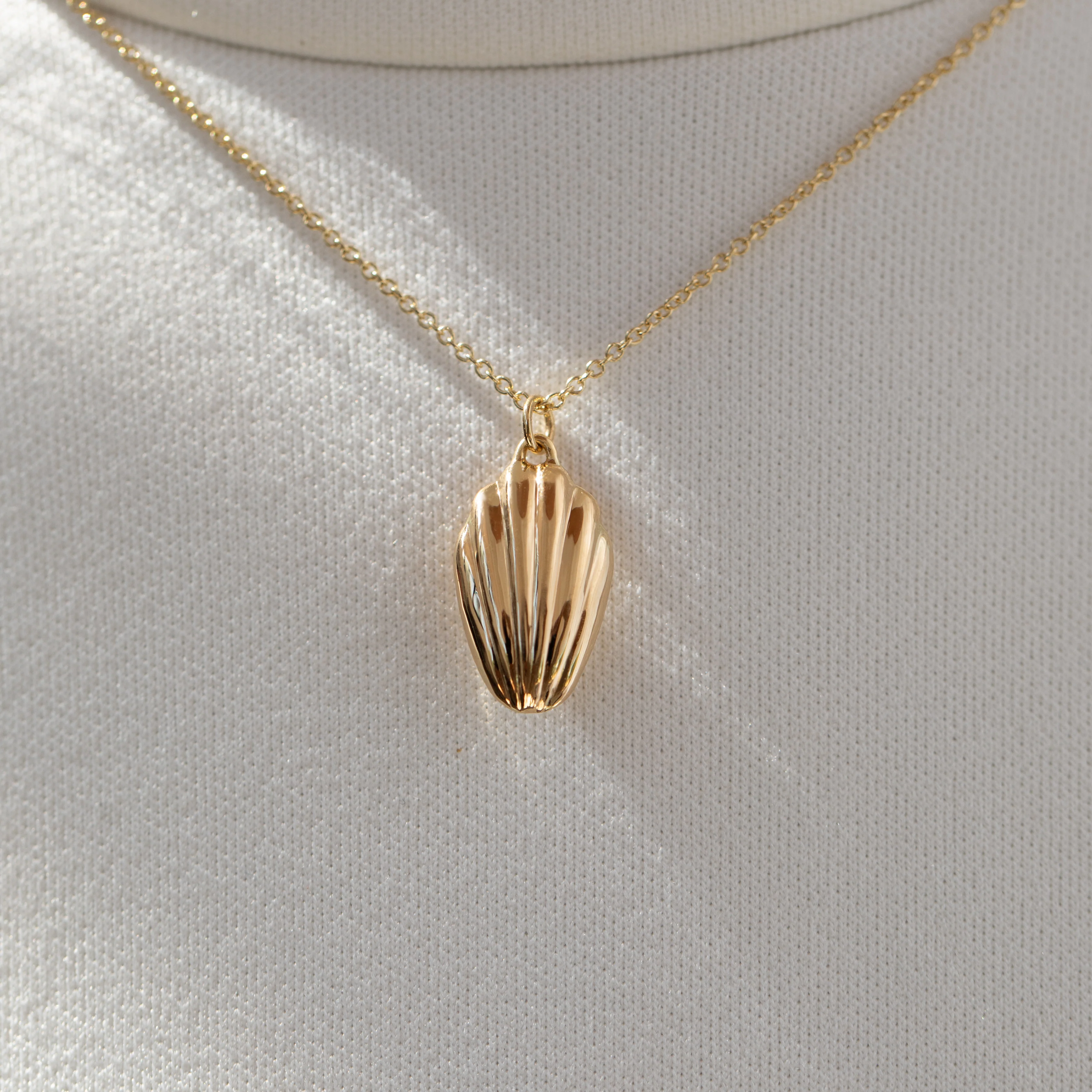 Madeleine Cookie Pendant Necklace in Solid Gold - Image 2