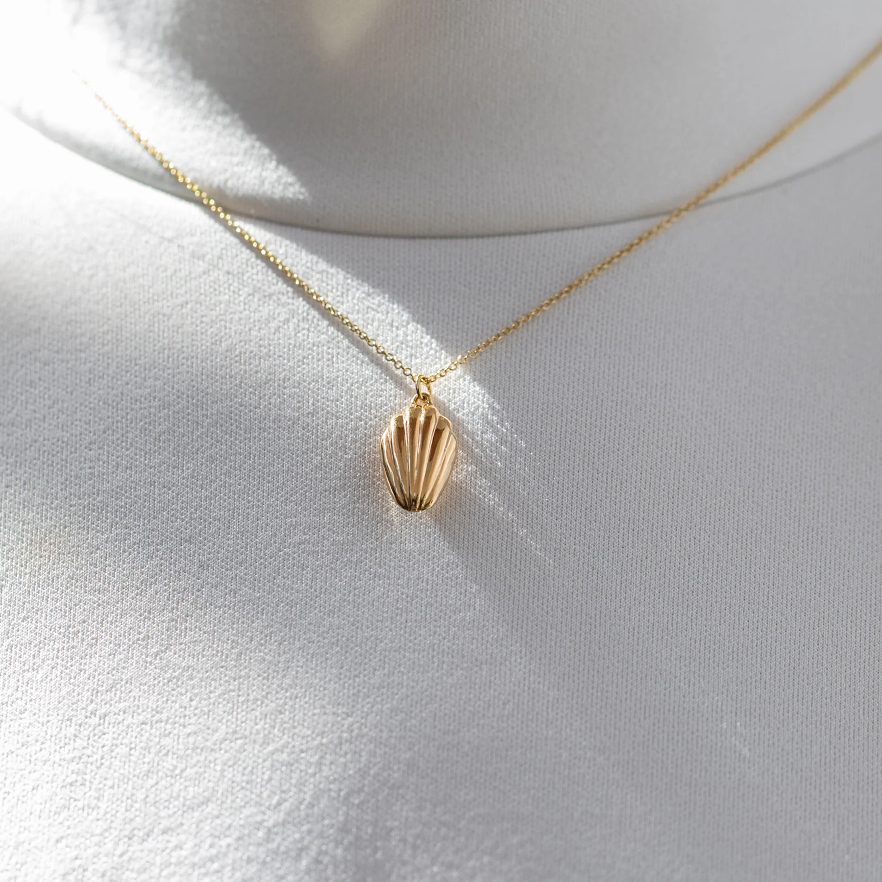 Madeleine Cookie Pendant Necklace in Solid Gold - Image 5