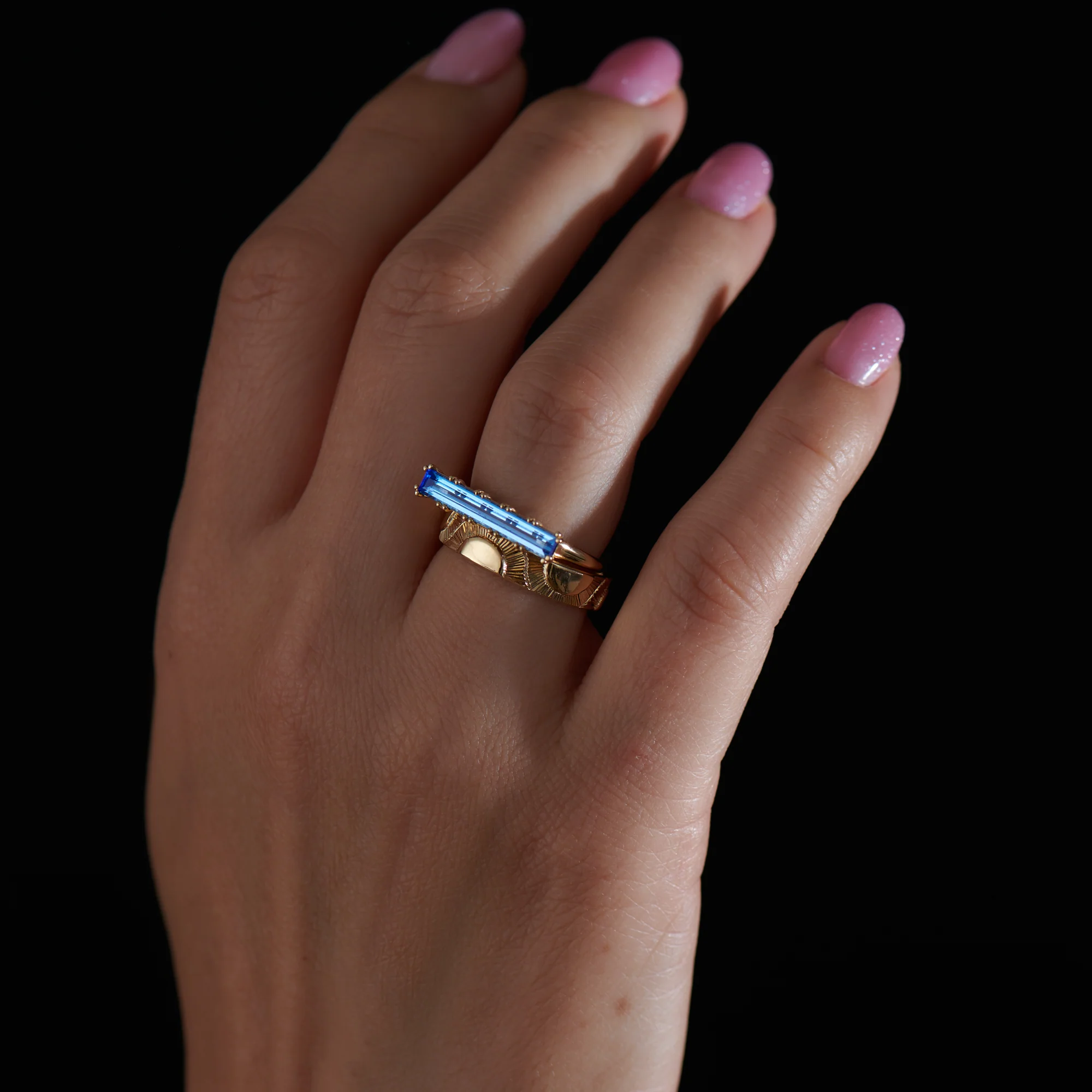 Men’s Engraved Golden Sun Pattern Wedding Band - Image 4