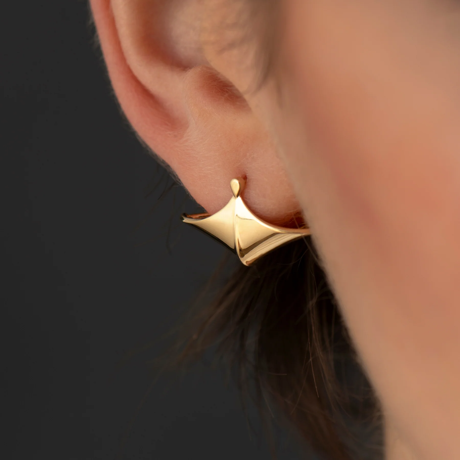 Modern 18K Gold Pointed Wide Huggie Earrings - Image 3