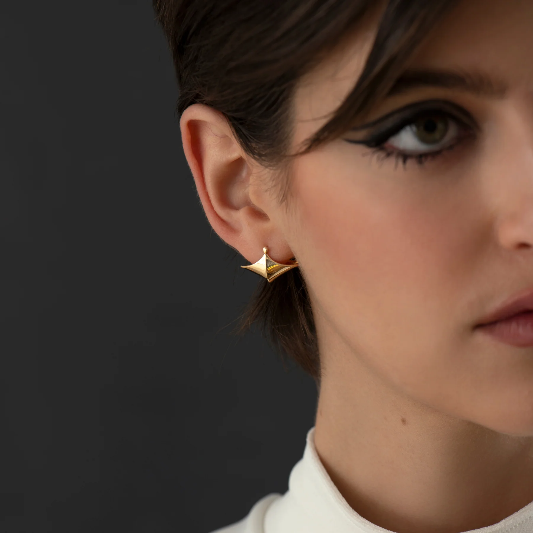 Modern 18K Gold Pointed Wide Huggie Earrings - Image 4