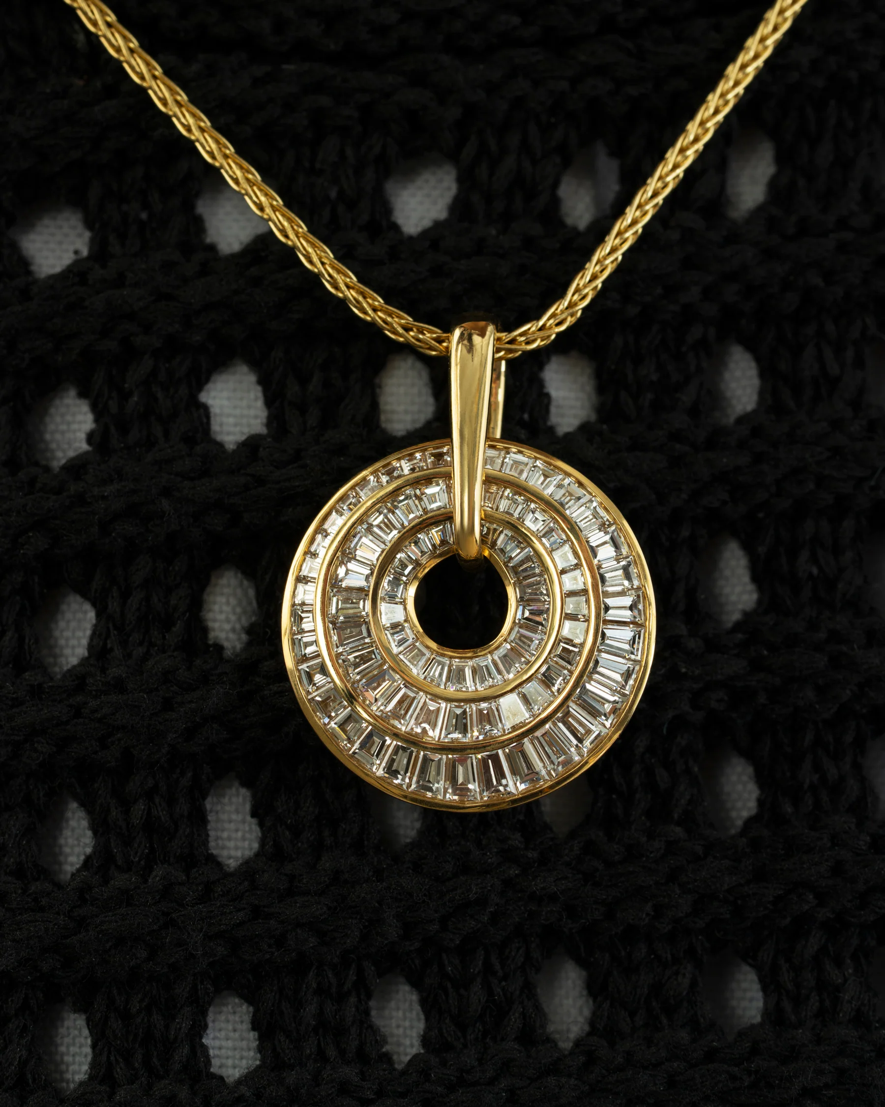 Spinning Baguette Diamond Pendant Necklace in 18K Gold - Image 3