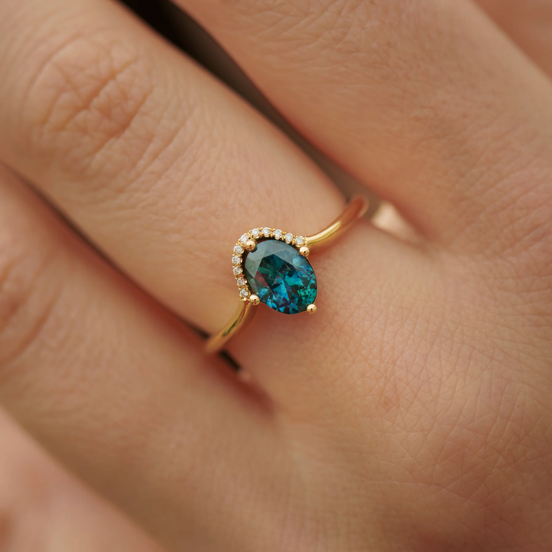 Teal Sapphire Engagement Ring - One Carat - Image 2