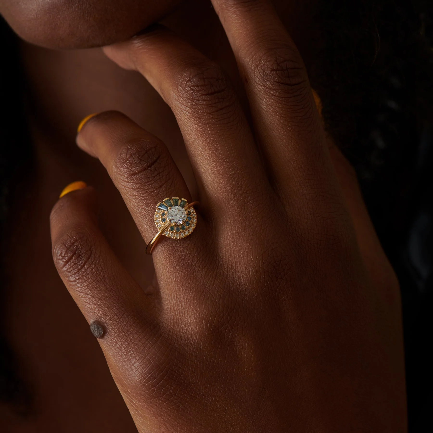 Teal Sapphire Pagoda Engagement Ring with Brilliant Diamonds - Image 3