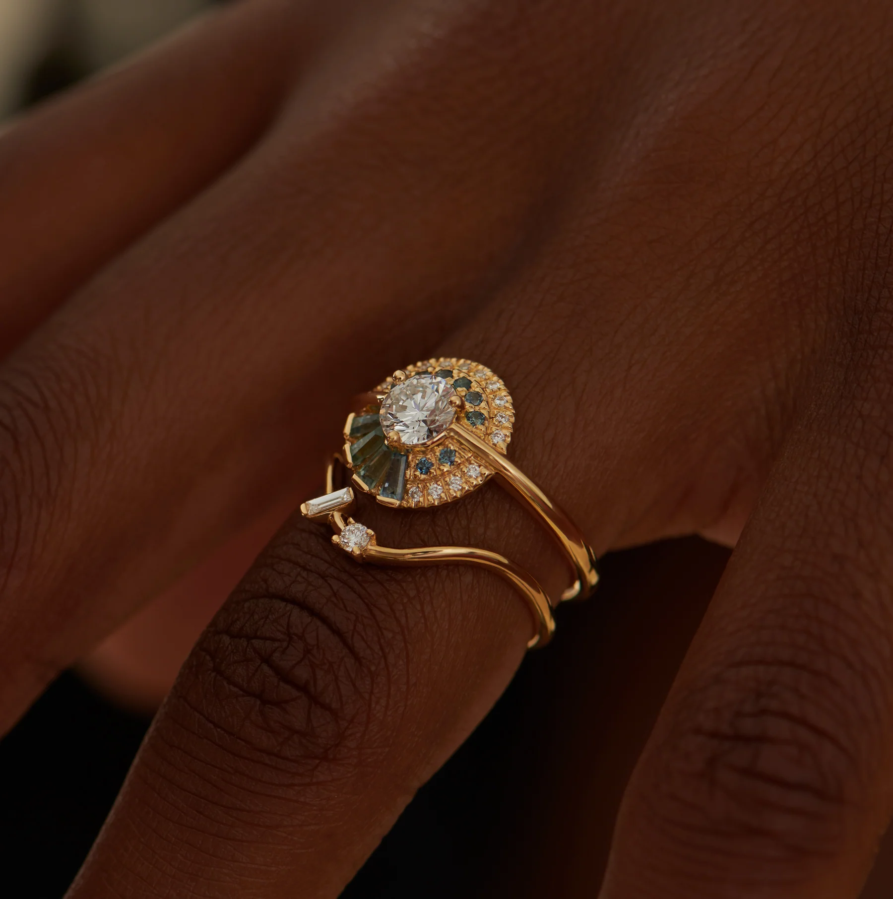 Teal Sapphire Pagoda Engagement Ring with Brilliant Diamonds - Image 4
