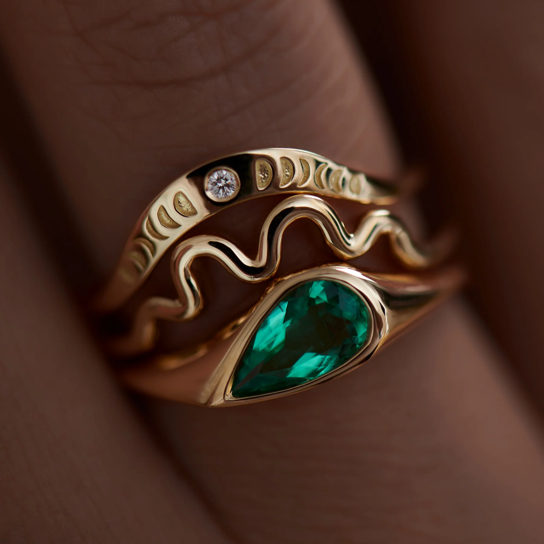 Solitaire Engagement Ring with a Pear Cut Emerald - Image 4