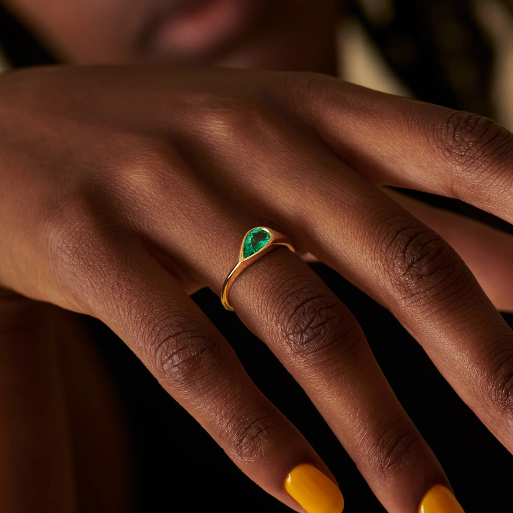 Solitaire Engagement Ring with a Pear Cut Emerald - Image 7