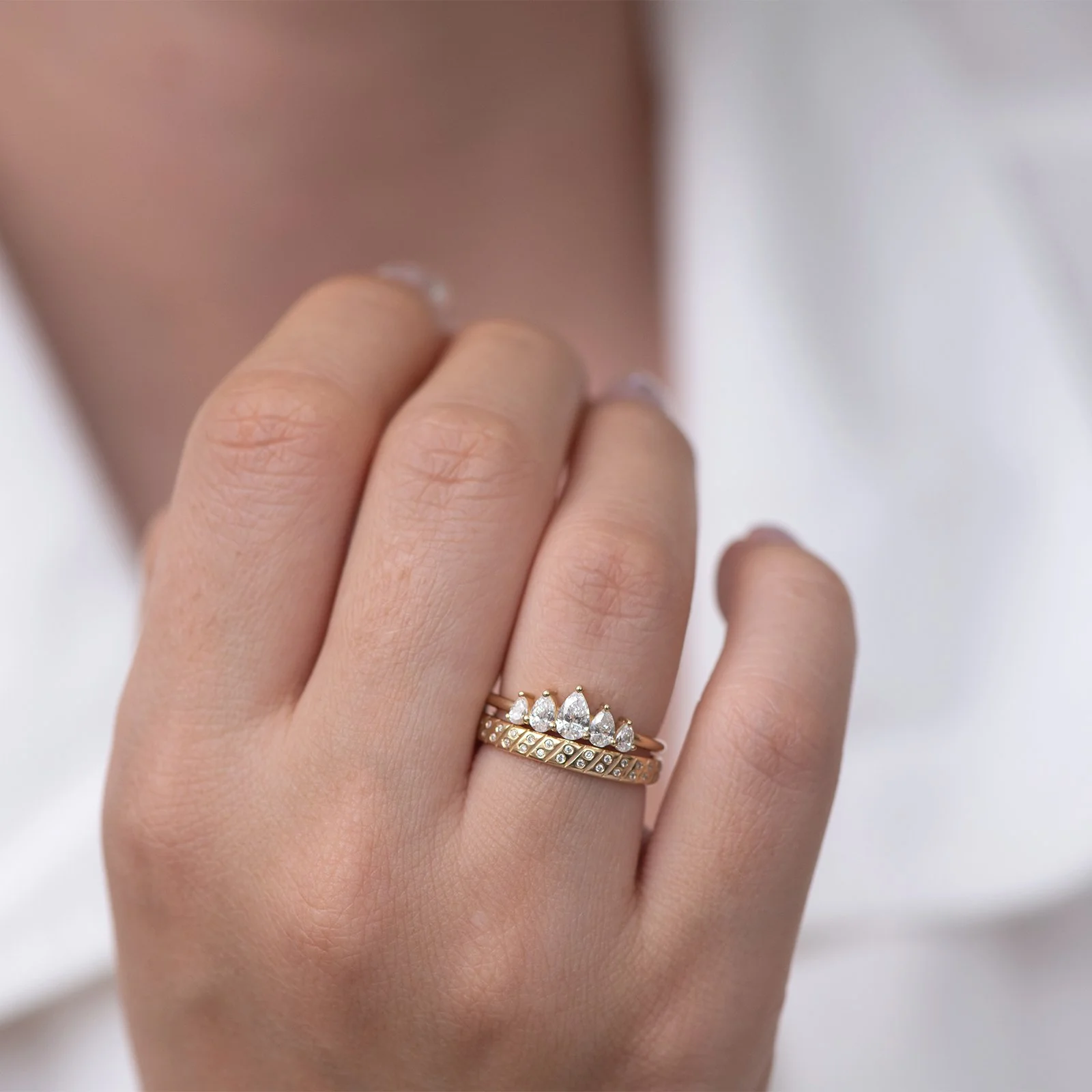 Tilted Pattern Diamond Band - Image 5