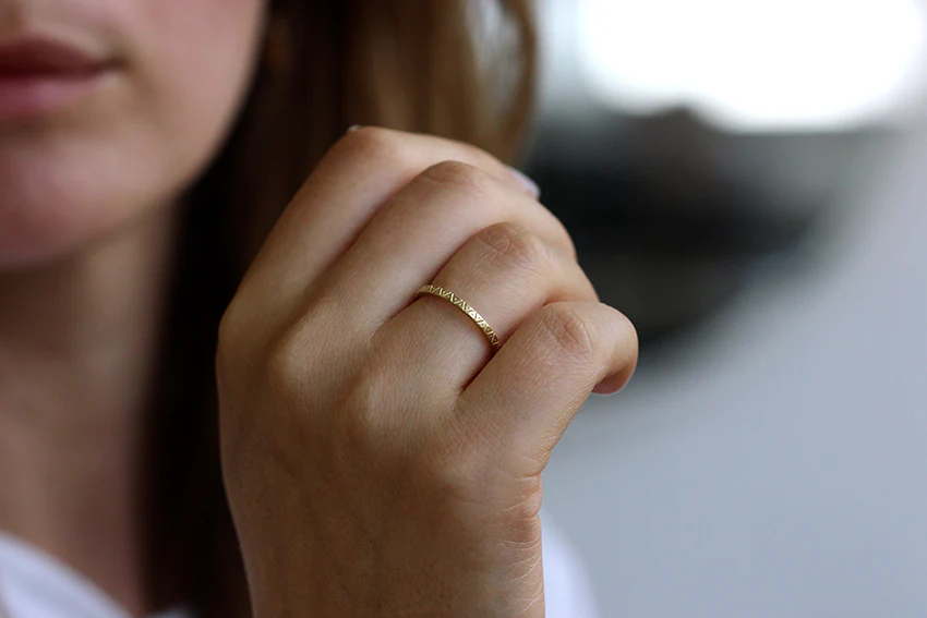 Triangle Pattern Wedding Band - Geometric Engraved Ring - Image 5