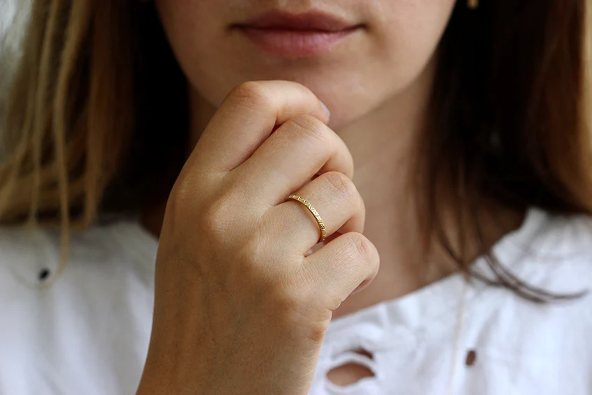 Triangle Pattern Wedding Band - Geometric Engraved Ring - Image 6