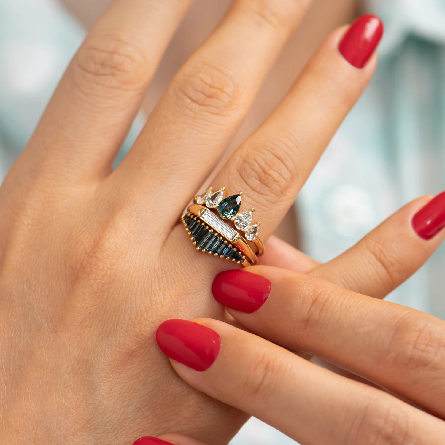 Unique Engagement ring with a Pear Cut Teal Sapphire and Diamonds - Image 10
