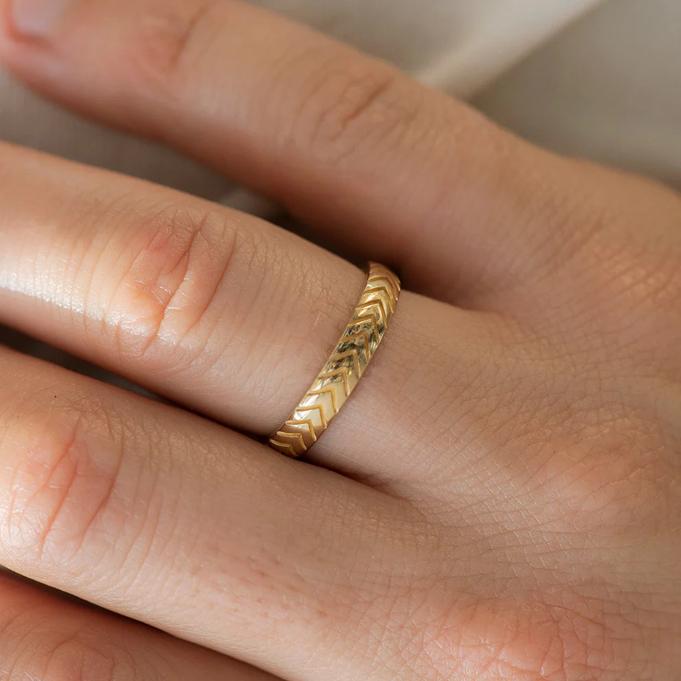 Unique Men's Wedding Band with Engraved Geometric Pattern - Image 4