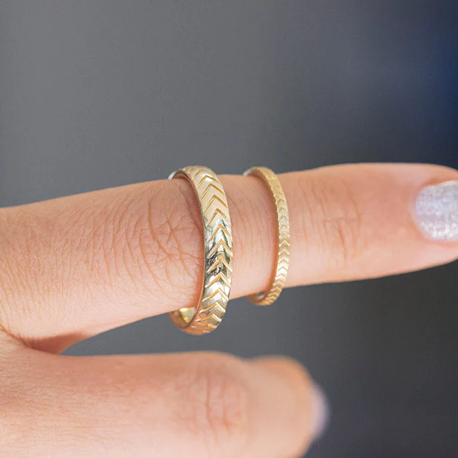 Unique Men's Wedding Band with Engraved Geometric Pattern - Image 7