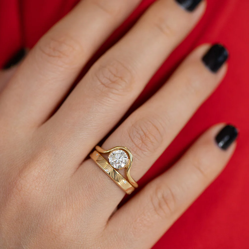Wavy Round Diamond Engagement Ring Set - One Carat Diamond - Image 5